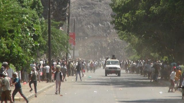 People flee clashes near the Aden international airport in Aden, Yemen, on March 25, 2015. The Shiite Houthi group took control over Aden international airport after the retreat of tribal militia on Wednesday evening, a security official told Xinhua. (Xinhua)