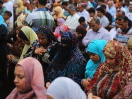 Egyptian Muslims pray during the Muslim festival Eid al-Fitr which marks the end of Ramadan in Cairo, Egypt, on July 17, 2015. (Xinhua/Ahmed Gomaa)