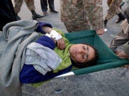 Pakistani soldiers transfer an injured woman after the severe earthquake in northwest Pakistan's Peshawar, Oct. 27, 2015. Pakistani Information Minister Pervaiz Rashid said on Tuesday that the country would not seek international aid for the people affected by the powerful earthquake that killed nearly 250 people and displaced thousands others. (Xinhua/Umar Qayyum)