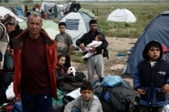 Pool/AFP / Yannis Kolesidis Greek authorities predict it will take 10 days to clear all the 8,400 refugees and migrants from a makeshift camp on the Greek-Macedonian border near Idomeni, on May 24, 2016