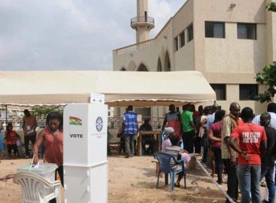 A voter casts her ballot in Accra, Ghana, on Dec. 7, 2016. Ghana's general elections began from 7 a.m. (0700 GMT) on Wednesday, with more than 15 million registered voters casting their ballots at 29,000 polling stations across the country. (Xinhua/Shi Song)(gl) A voter casts her ballot in Accra, Ghana, on Dec. 7, 2016. Ghana's general elections began from 7 a.m. (0700 GMT) on Wednesday, with more than 15 million registered voters casting their ballots at 29,000 polling stations across the country. (Xinhua/Shi Song)(gl)