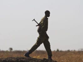 TOPSHOTS A Sudan People's Liberation Army (SPLA) government soldier walks towards the town of Malakal on March 20, 2014, after the SPLA allegedly took it over. More than 97,000 South Sudanese refugees who have fled war, misery and turmoil from their country now live in Kakuma. AFP PHOTO / IVAN LIEMAN