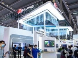 Photo shows visitors visiting the booth of Huawei at the 22nd China Hi-Tech Fair (CHTF). (Photo/official website of the CHTF)