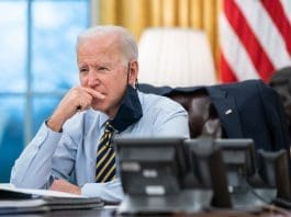 President Joe Biden gets briefed by Liz Sherwood Randall, Julie Rodriguez and participates in a conference phone call with governors affected by the snow storm in the middle of the country in the Oval Office, February 16, 2021, in Washington. Photo: White House/ZUMA Wire/dpa