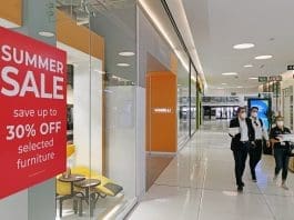 A discount sign is seen at a mall in Johannesburg, South Africa, March 10, 2021. South Africa's gross domestic product (GDP) recorded a 1.5 percent growth in the fourth quarter of 2020, and expanded 6.3 percent quarter on quarter on a seasonally adjusted and annualized basis in the same quarter, Statistics South Africa (Stats SA) data showed on Tuesday. Manufacturing and trade has helped lift growth in the fourth quarter, according to the Stats SA. However, the positive growth recorded in the third and fourth quarters was not enough to offset the devastating impact of COVID-19 in the second quarter when lockdown restrictions were at their most stringent, it said, adding that economic activity for 2020 decreased by 7 percent compared to 2019. (Xinhua/Chen Cheng)