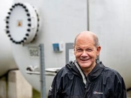SPD election candidate Olaf Scholz visits a hybrid power station in Brandenburg. Four weeks before the Bundestag elections, the three candidates hoping to be the next German chancellor clash in a first live television debate on Sunday, with the centre-left Social Democrats (SPD) still surging in the polls. Photo: Fabian Sommer/dpa