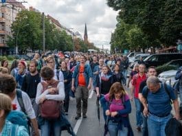 29 August 2021, Berlin: Hundreds of people march through the Berlin city centre during a protest against the Coronavirus policy of the German government. Photo: Christophe Gateau/dpa