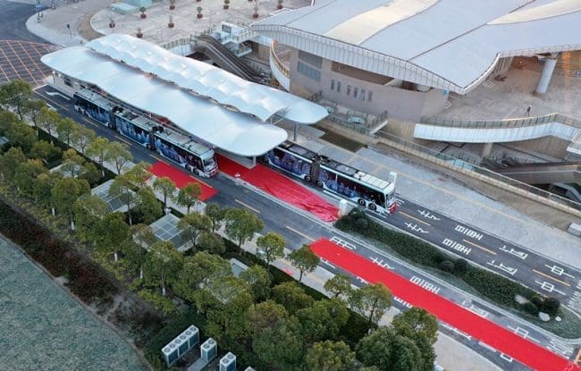 New-generation rail transit buses powered by clean energy are on trial operation in the Lin-gang Special Area of China (Shanghai) Pilot Free Trade Zone, Jan. 2, 2021. (Photo by Ji Haixin/People's Daily Online) New-generation rail transit buses powered by clean energy are on trial operation in the Lin-gang Special Area of China (Shanghai) Pilot Free Trade Zone, Jan. 2, 2021. (Photo by Ji Haixin/People's Daily Online)