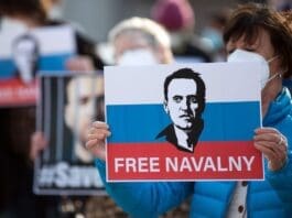 FILED - People take part in a protest in support of jailed opposition leader Alexei Navalny in Dusseldorf, Germany, in April. Russians need to vote strategically in upcoming parliamentary elections, opposition leader Alexei Navalny exhorted from prison on Wednesday. Photo: Federico Gambarini/dpa