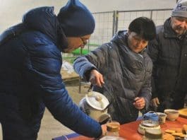People gather at a heating point in Kharkiv, which operates thanks to a generator provided by IOM. Photo: IOM/Dariia Koniukh