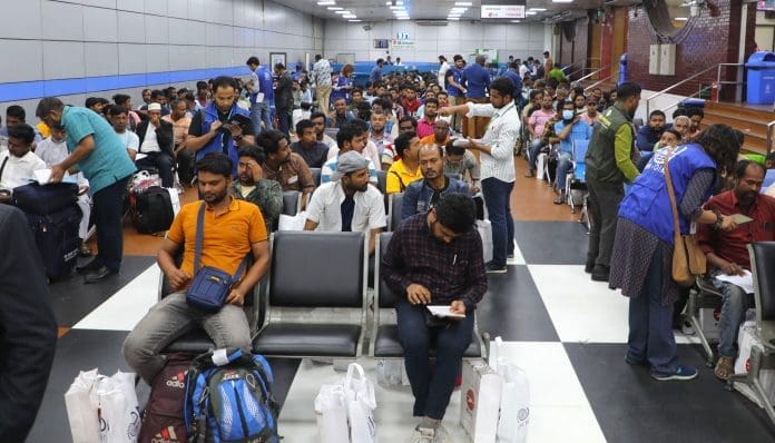 262 Bangladeshi nationals arrived safely in Dhaka after fleeting fighting in Sudan as part of a major repatriation effort by the Government of Bangladesh and IOM. Photo: IOM