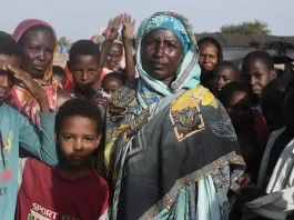 Sudanese refugees wait to be registered after crossing the border into the Central African Republic. © UNHCR/Xavier Bourgois