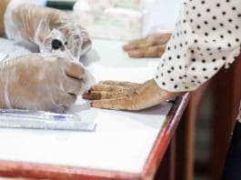A voter has her finger marked with election ink at a polling station in Male, Maldives, Sept. 30, 2023. The second round of presidential election in the Maldives kicked off on Saturday, after no candidate secured more than 50 percent of votes in the first round to win outright. The runoff election featured a head-to-head contest between incumbent President Ibrahim Mohamed Solih and Progressive Party of Maldives (PPM) and People's National Congress coalition's candidate Mohamed Muizzu, who is also the mayor of capital city Male. (Xinhua)