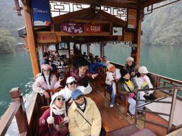 Tourists From Thailand South Korea Visit A Scenic Spot In Zhangjiajie