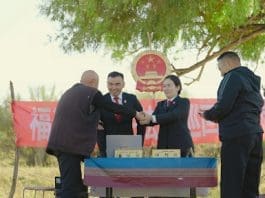 Judges handle disputes near a yurt. (Photo by Xiao Jinbo)