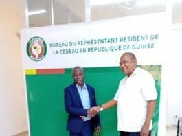 Gauche Sem Aka Brou Représentant Résident Cedeao Gauche Sem Lekoa Solly Mollo Ambassadeur Afrique Du Sud