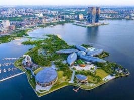 Photo shows the Dishui Lake in the Lingang new area of the China (Shanghai) Pilot Free Trade Zone. (Photo by Ji Haixin/People's Daily Online)