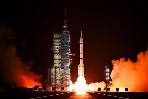 At 4:27 am on Oct. 30, the Shenzhou-19 manned spacecraft, atop a Long March-2F carrier rocket, blasts off from the Jiuquan Satellite Launch Center in northwest China. (Photo by Wang Xiaobo/People's Daily Online) At 4:27 am on Oct. 30, the Shenzhou-19 manned spacecraft, atop a Long March-2F carrier rocket, blasts off from the Jiuquan Satellite Launch Center in northwest China. (Photo by Wang Xiaobo/People's Daily Online)