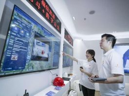 Engineers operate a BDS-enabled digital emergency response system in a tech firm in Fuzhou, southeast China's Fujian province. (Photo by Xie Guiming/People's Daily Online)