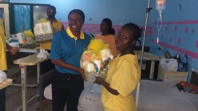 The MTN Human Resource Officer In Charge Of Southern Ghana, Mrs. Regina Arkaifie, Presents Hampers To The Mother Of A 'Christmas Baby' The MTN Human Resource Officer In Charge Of Southern Ghana, Mrs. Regina Arkaifie, Presents Hampers To The Mother Of A 'Christmas Baby'