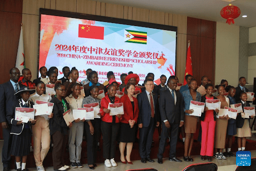Participants pose for a group photo during the China-Zimbabwe Friendship Scholarship awarding ceremony at the Chinese embassy in Harare, Zimbabwe, on Jan. 21, 2025. A total of 52 Chinese language learners in Zimbabwe on Tuesday received scholarships under the China-Zimbabwe Friendship Scholarship program for academic excellence. (Xinhua/Tafara Mugwara) Participants pose for a group photo during the China-Zimbabwe Friendship Scholarship awarding ceremony at the Chinese embassy in Harare, Zimbabwe, on Jan. 21, 2025. A total of 52 Chinese language learners in Zimbabwe on Tuesday received scholarships under the China-Zimbabwe Friendship Scholarship program for academic excellence. (Xinhua/Tafara Mugwara)