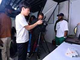 African students studying in China learn e-commerce skills in a trade company in Yiwu, east China's Zhejiang province. (Photo by Lyu Bin/People's Daily Online)