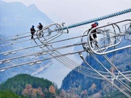 Photo shows the construction of the ±800 kV ultra-high-voltage direct current (UHVDC) transmission project in Wuyaba village, Hongtu township, Enshi, central China's Hubei province, Dec. 19, 2024. (Photo by Zhang Yuanming/People's Daily Online)