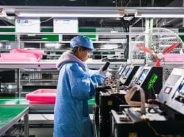 A worker assembles computational servers in a workshop of a tech firm in southwest China's Sichuan province. (Photo by Yang Bo/People's Daily Online)