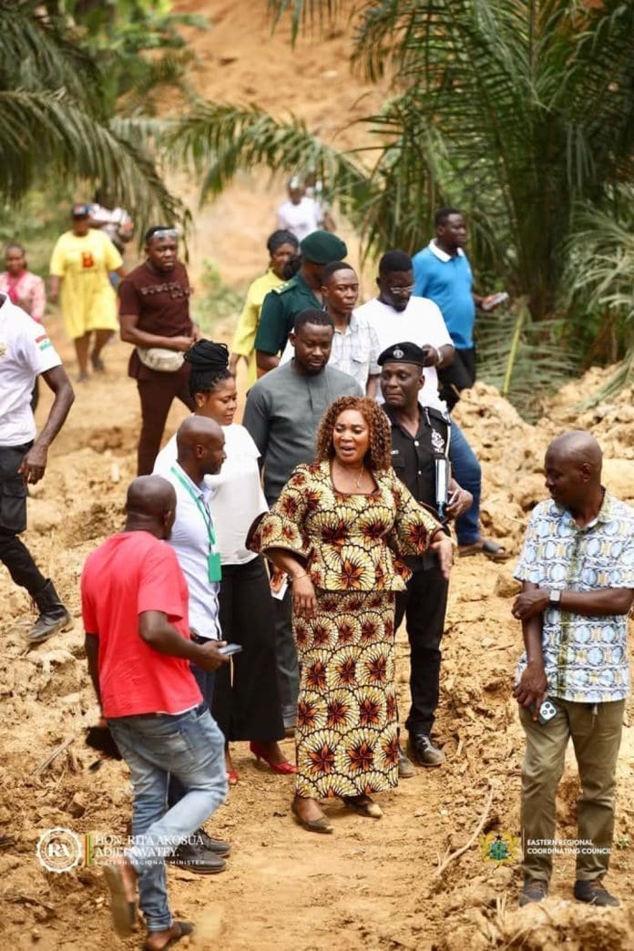 Eastern Regional Minister, Mrs Rita Akosua Adjei Awatey, Visits Accident Scene