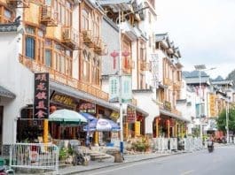 Photo shows a street view of Shuolong township, Daxin county, Chongzuo, south China's Guangxi Zhuang autonomous region. (Photo by Yan Lizheng/People's Daily Online)