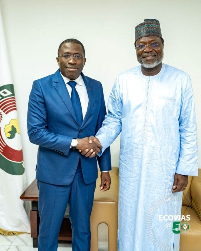 G D Professor Ouattara Wautabouna Et Le Président Dr Omar Alieu Touray