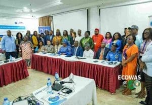 La Photo De Groupe Après L Ouverture De La Réunion Stratégique Régionale Sur L Intégration Du Genre Dans Le Contrôle Des Armes Légères