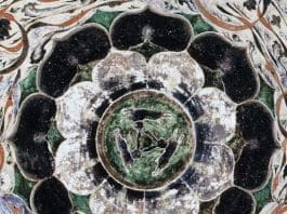 Photo shows a three-hare symbol found at the Mogao Grottoes, Dunhuang, northwest China's Gansu province.